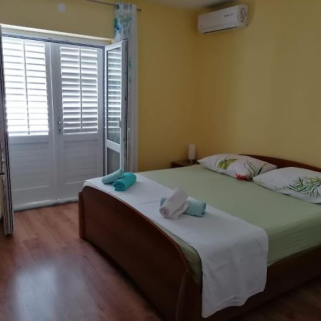 Guest House Lucija Makarska Esterno foto
