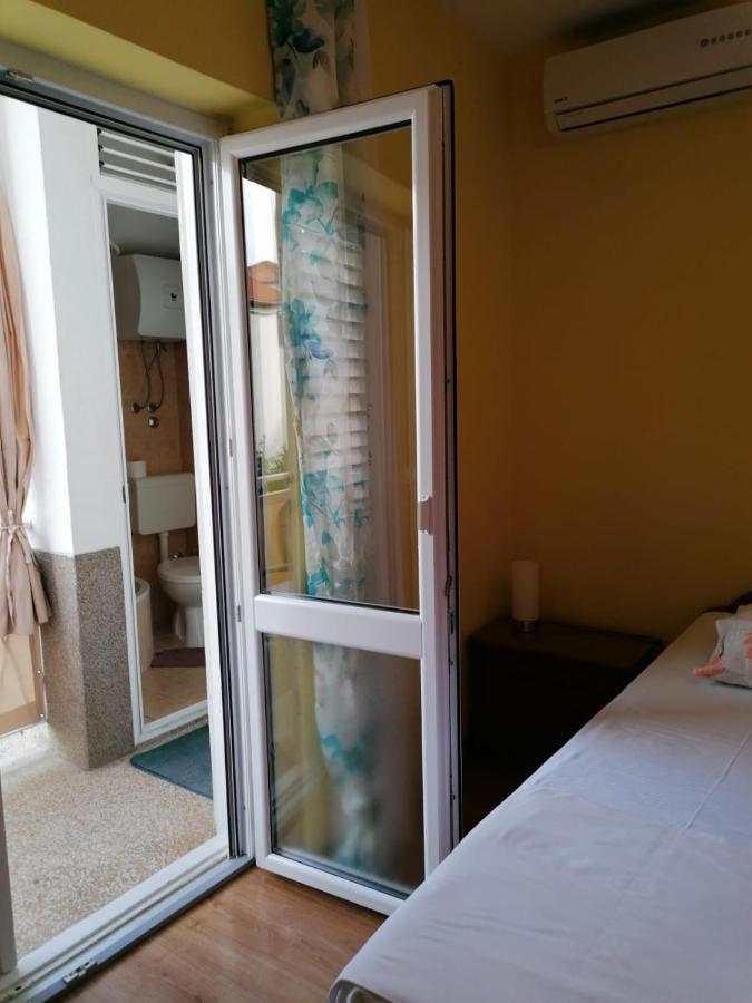 Guest House Lucija Makarska Esterno foto