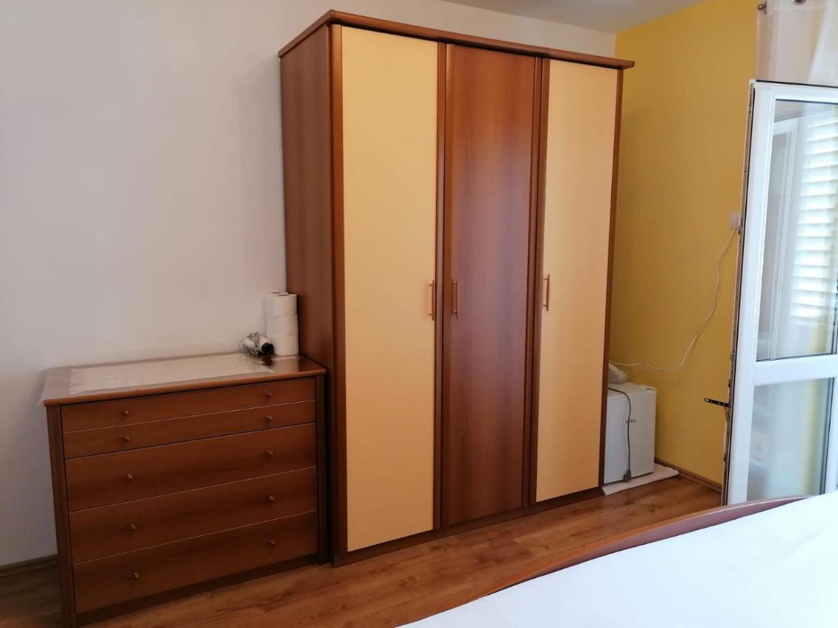 Guest House Lucija Makarska Esterno foto