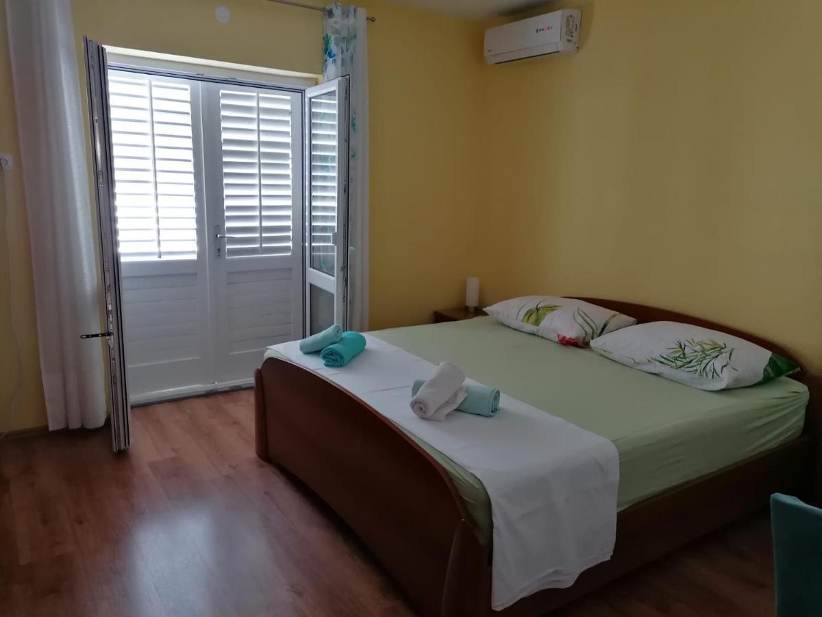 Guest House Lucija Makarska Esterno foto