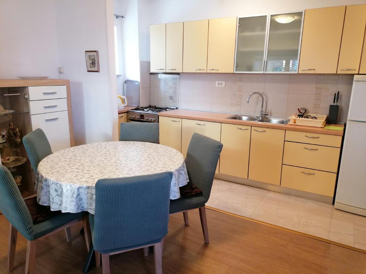 Guest House Lucija Makarska Esterno foto
