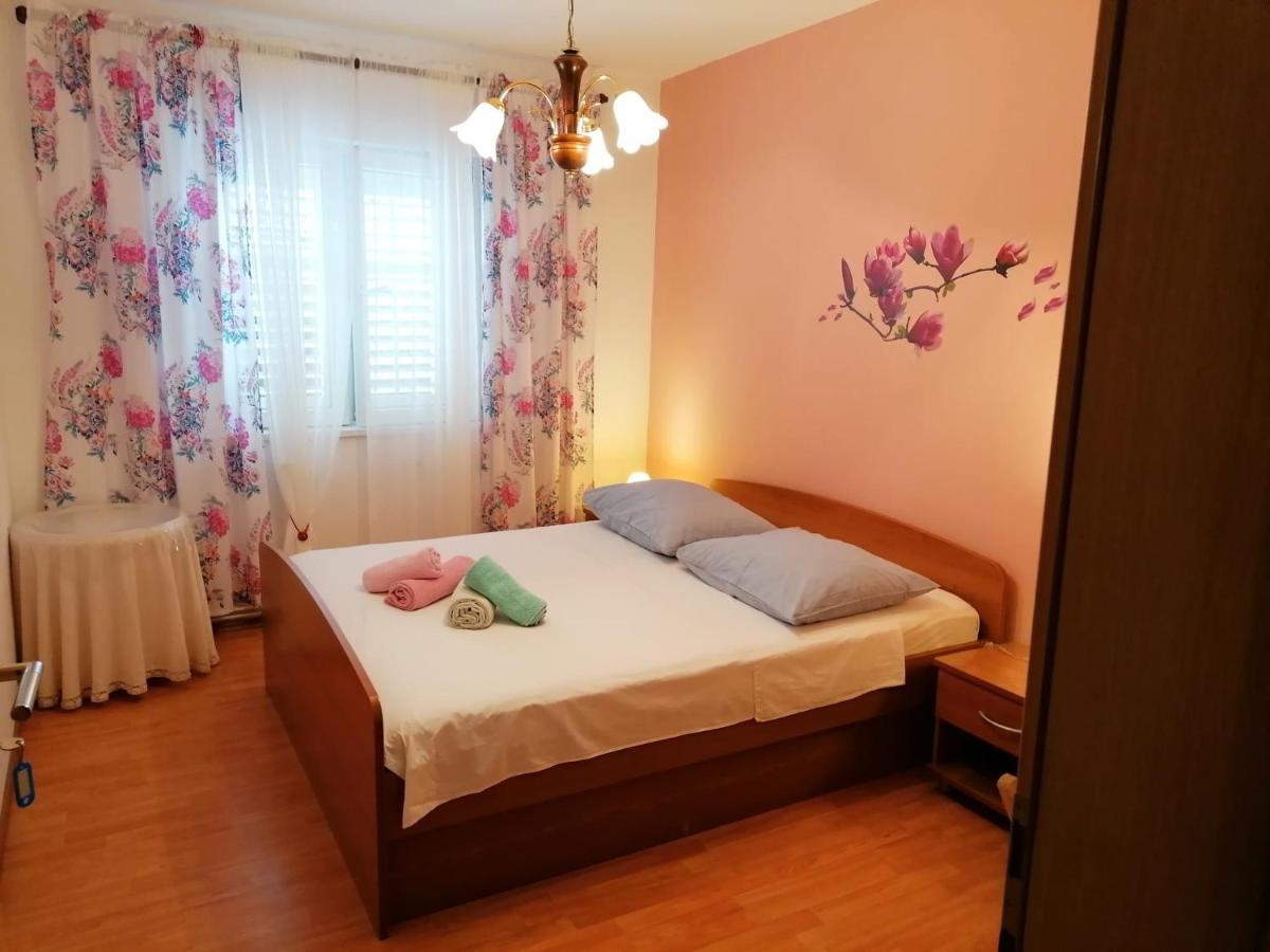 Guest House Lucija Makarska Esterno foto